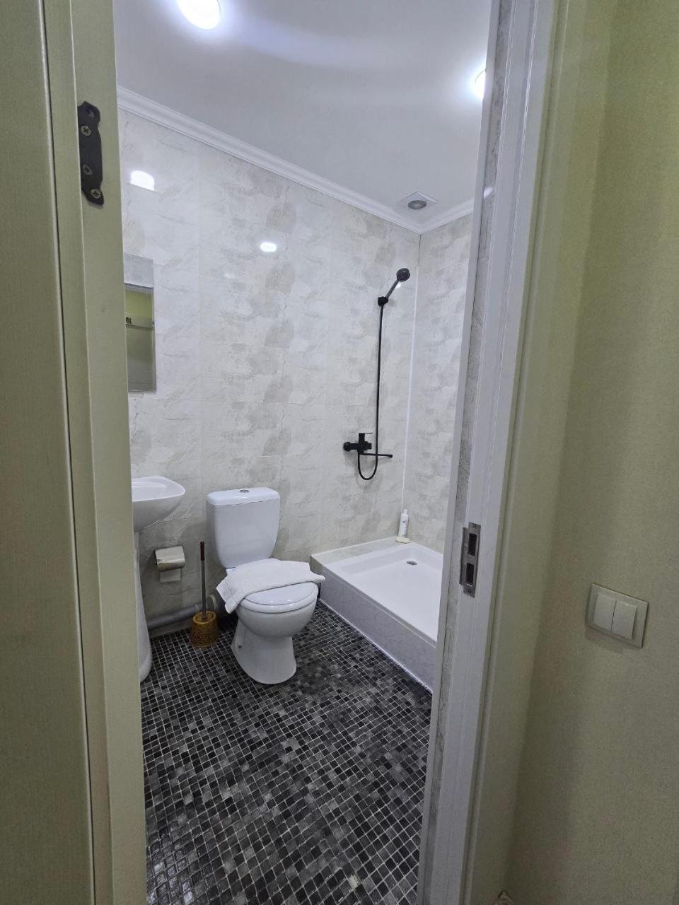 Guesto Hostel Tasjkent Buitenkant foto
