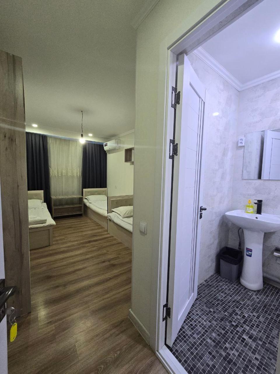 Guesto Hostel Tasjkent Buitenkant foto