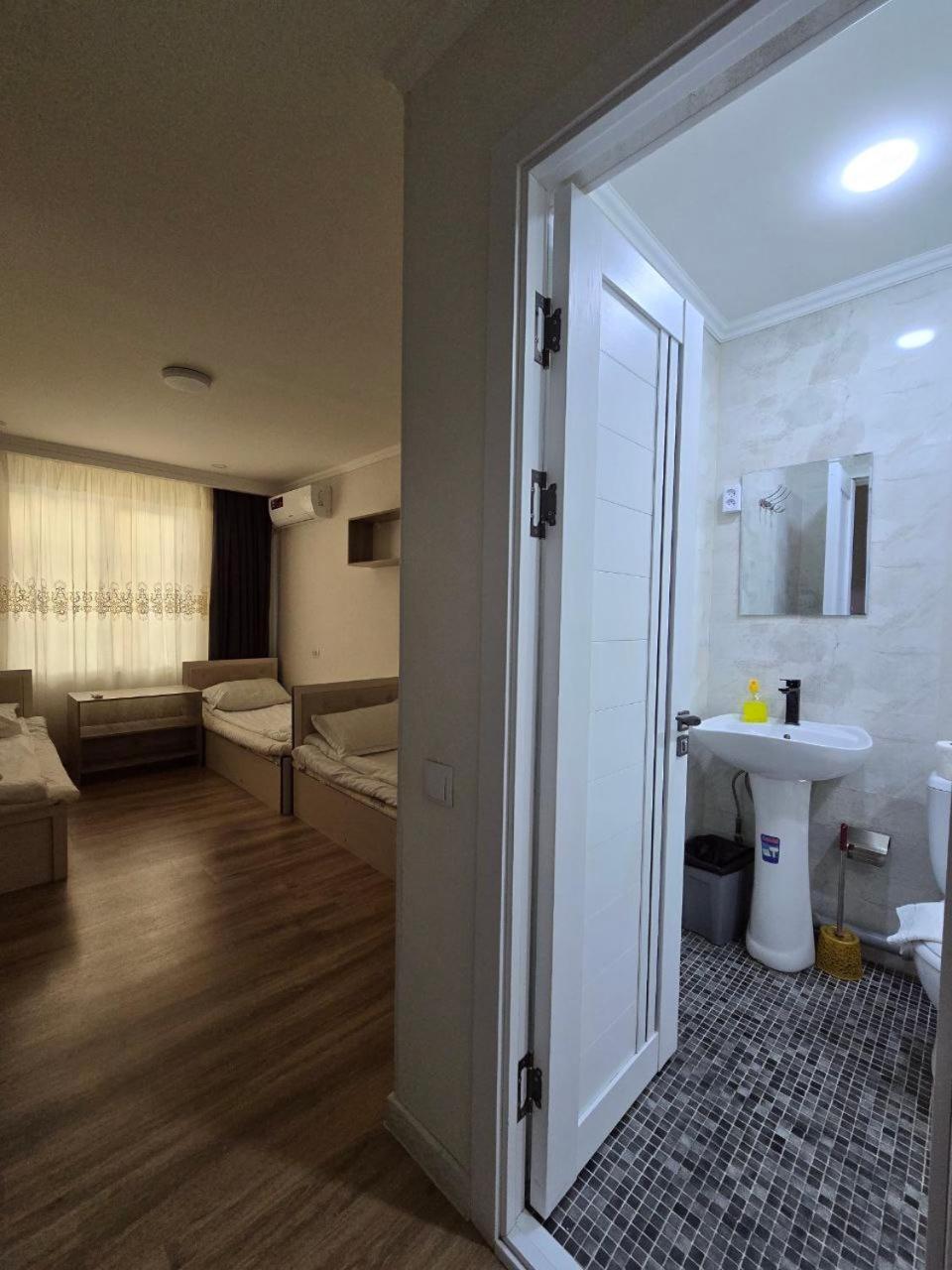 Guesto Hostel Tasjkent Buitenkant foto