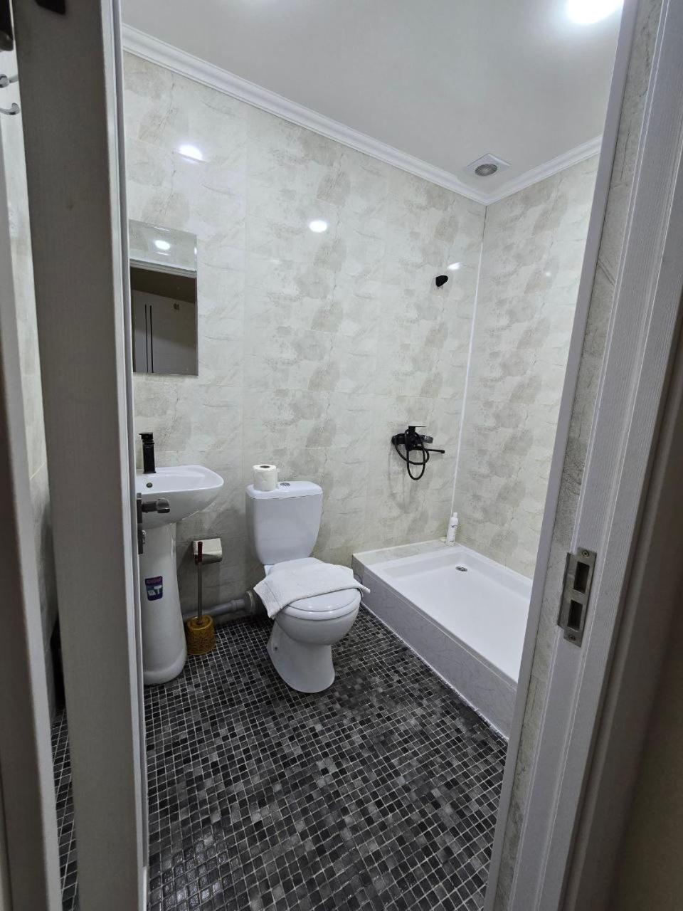 Guesto Hostel Tasjkent Buitenkant foto